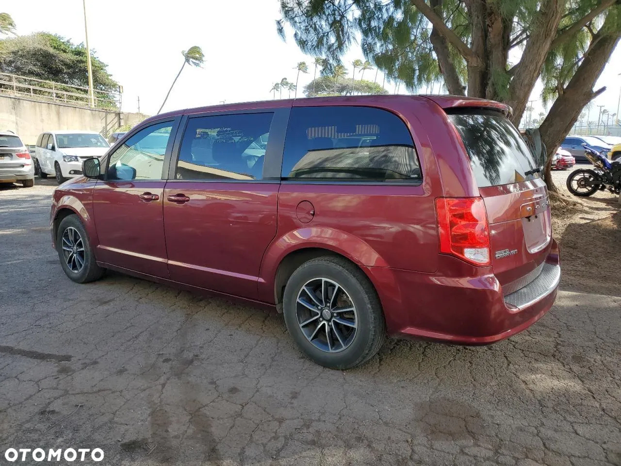 Dodge Grand Caravan - 2