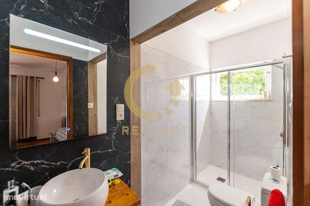 Moradia T11 Remodelada – Venda com Rendimento Garantido – Santa Luzia,-33