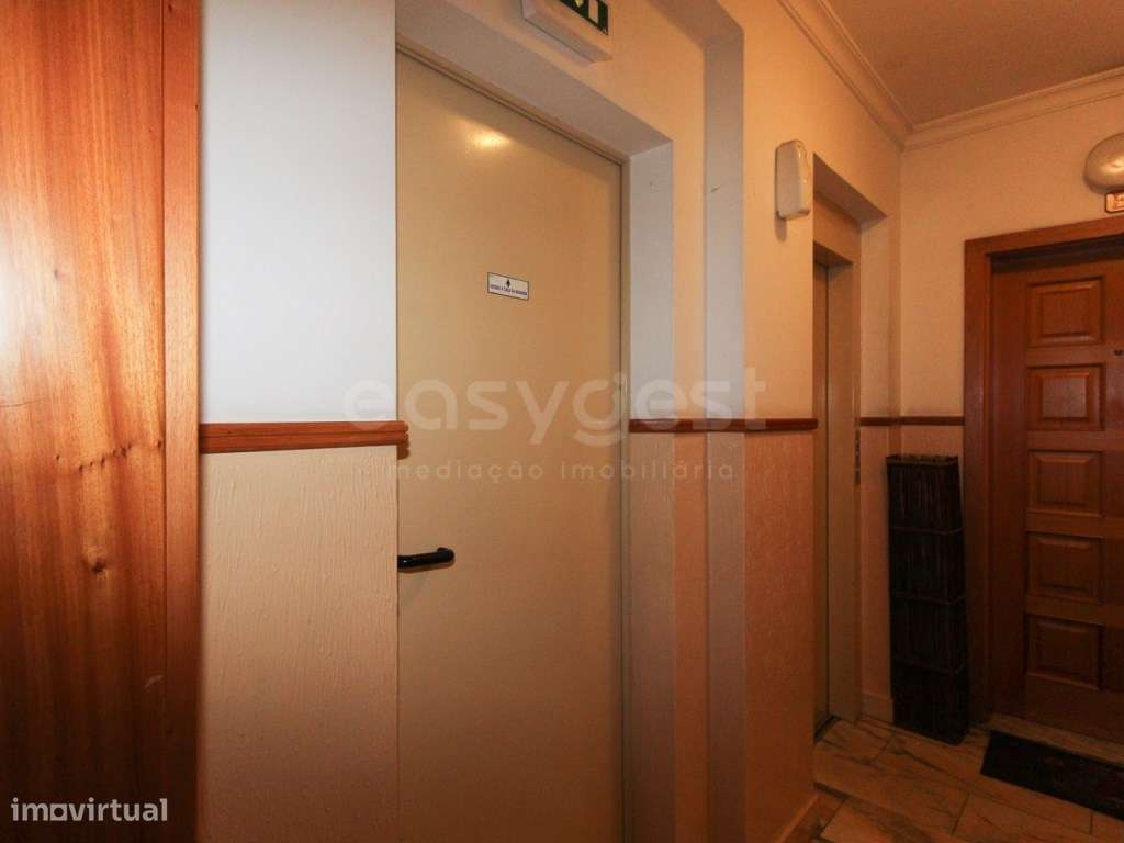 Apartamento T2 com elevador na rua Manuel Martins Garrocho em Olhão - Grande imagem: 4/33