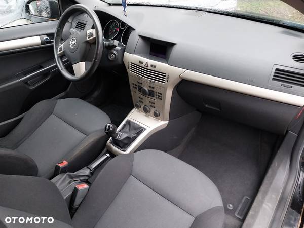 Opel Astra III GTC 1.6 Limited - 25