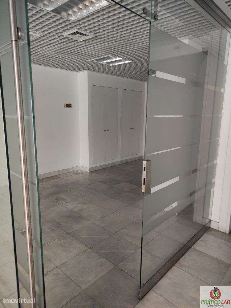 Loja no centro de Vagos-8