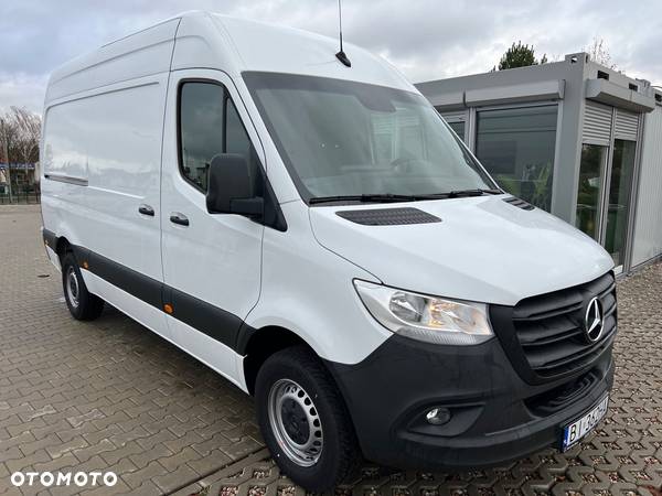 Mercedes-Benz Sprinter - 2