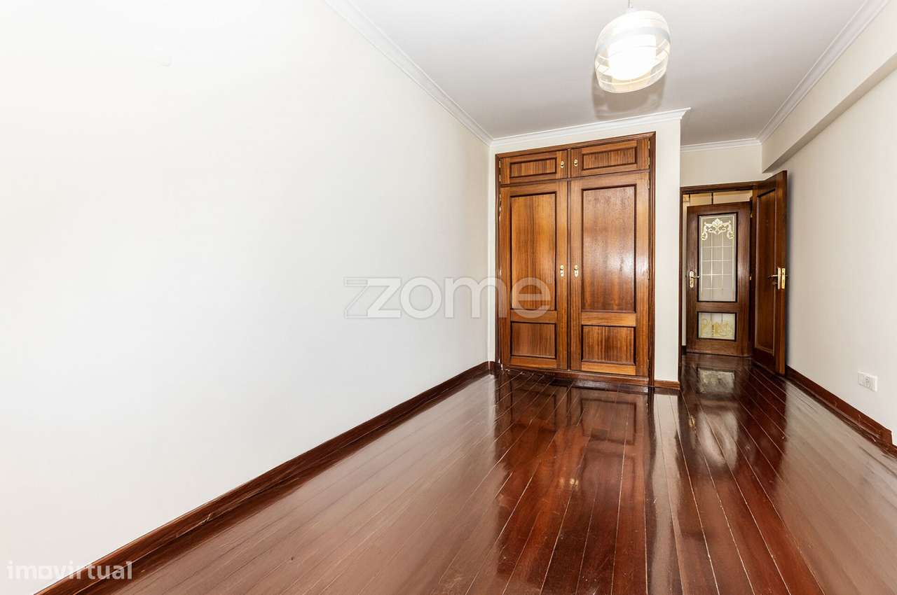 T3 com Lugar Estacionamento privado, perto Metro-9