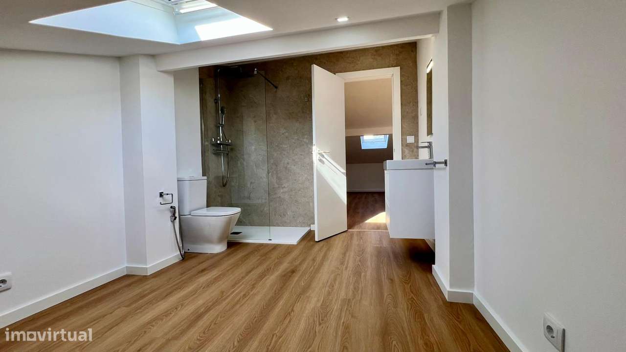 Apartamento T3+1 Duplex | 154 m² | Totalmente Remodelado | Queluz-37