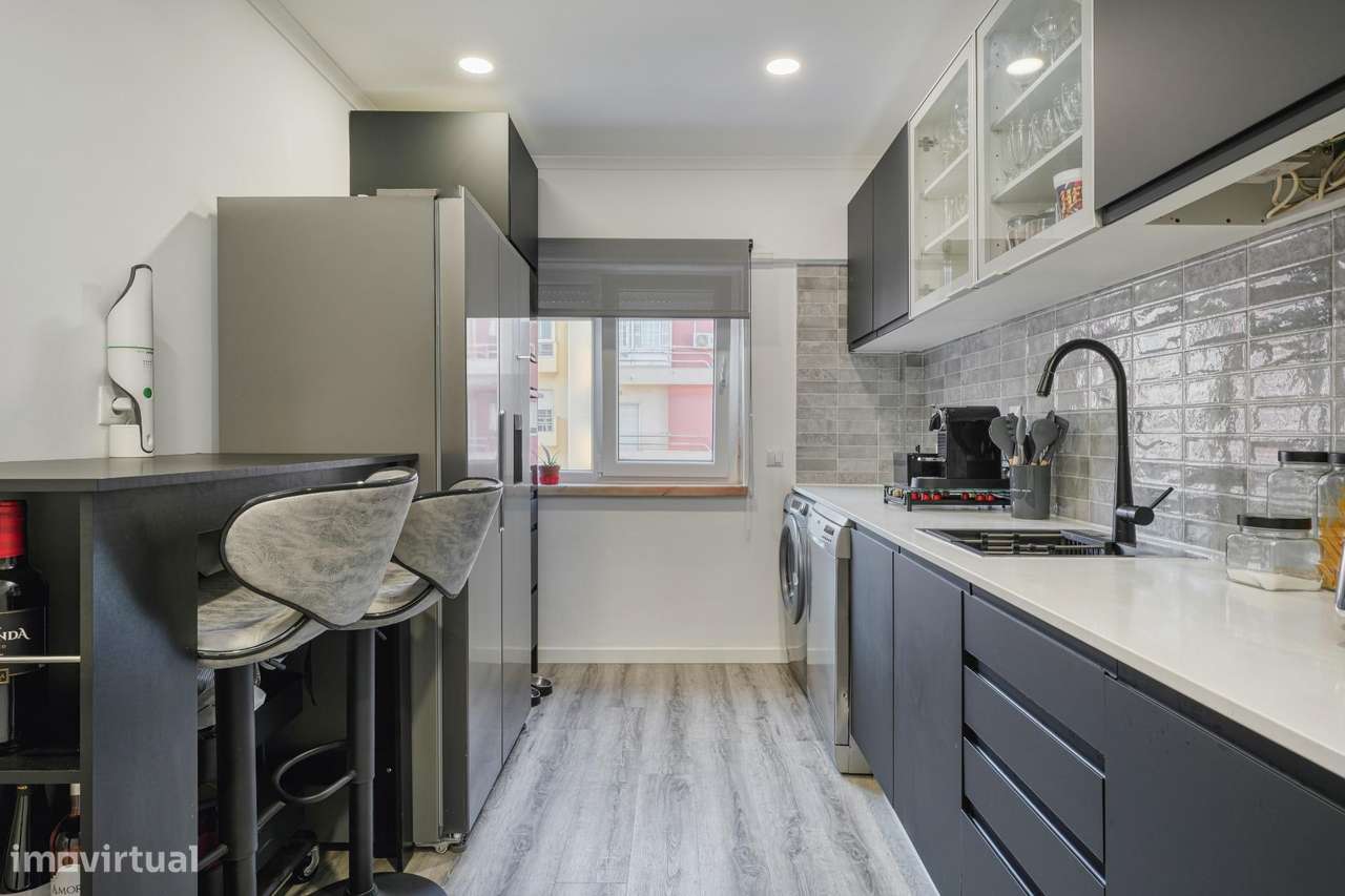 Apartamento T2+1 Totalmente Remodelado no Casal do Marco, Seixal-14