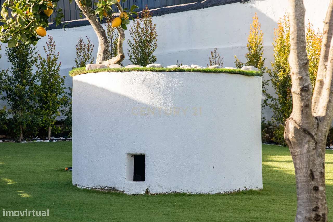 Vivendo o Sonho: Luxuosa Moradia T5 em Albarraque com Espaço de Lazer-13