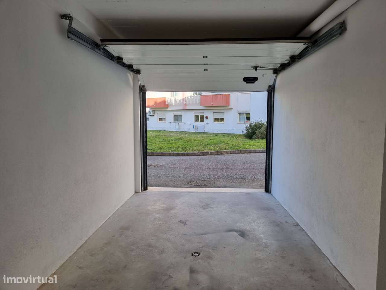 Arrenda-se Garagem Box Cartaxo - Grande imagem: 5/6