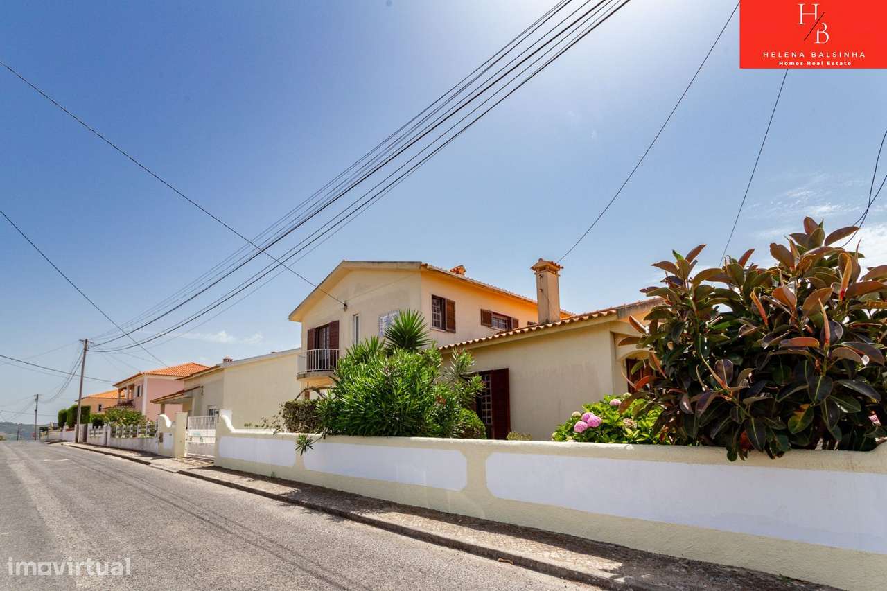 Bonita moradia V6, situada nos Casais de São Lourenço, junto à pra-59