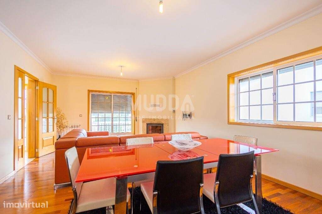 Moradia isolada com área exterior em Santa Maria da Feira - Grande imagem: 1/58