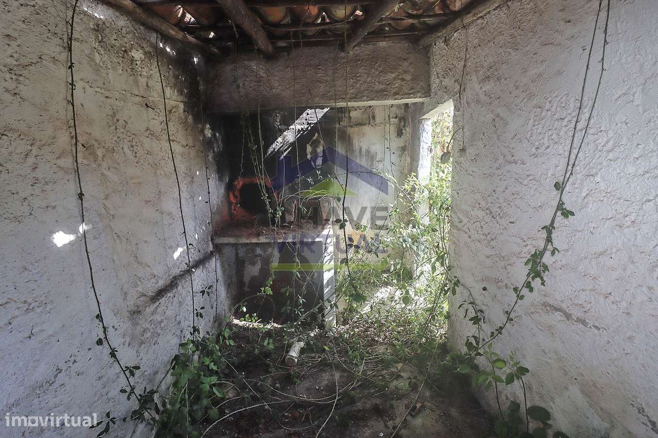 Moradia V2 com Terreno e Anexos - Bombarral - Delgada-19