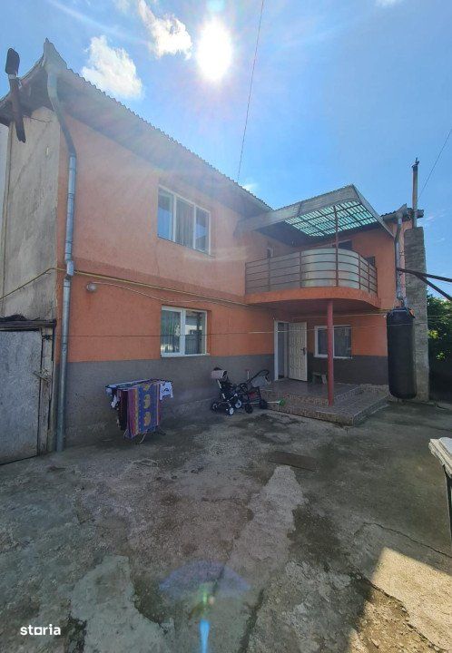 Casa individuala cu 5 camere, 216 mp de teren