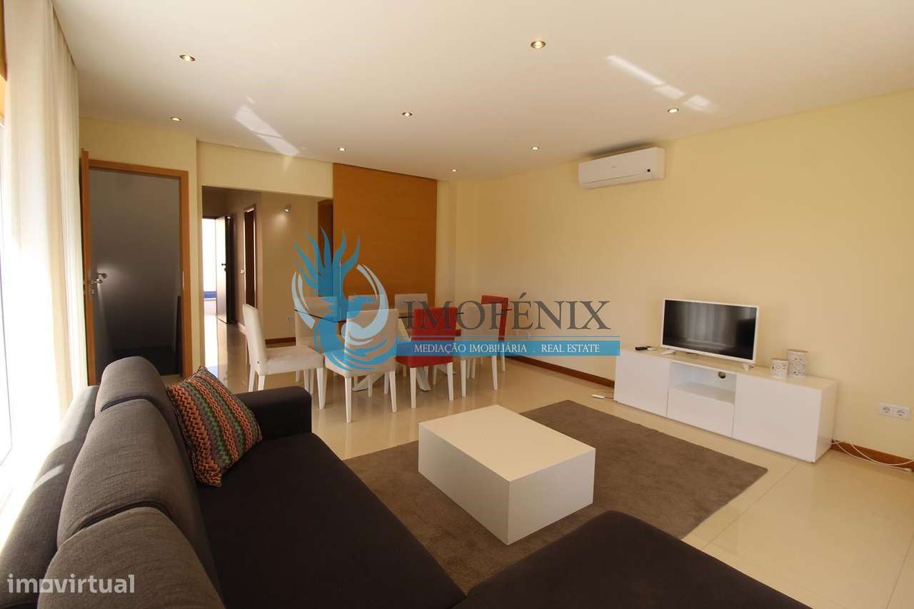 Moradia Geminada renovada T2+1 com piscina e garagem- Patroves- Albufe-0