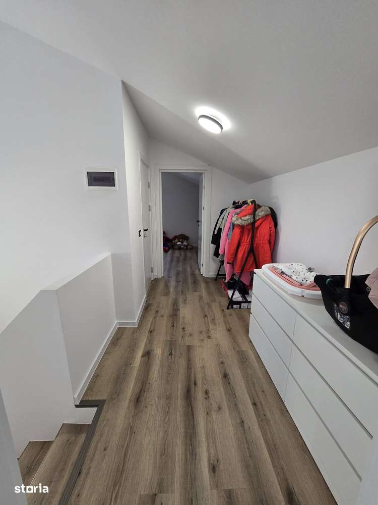 Duplex despartit prin camera tehnica - 4 camere Toate Utilitatile-11