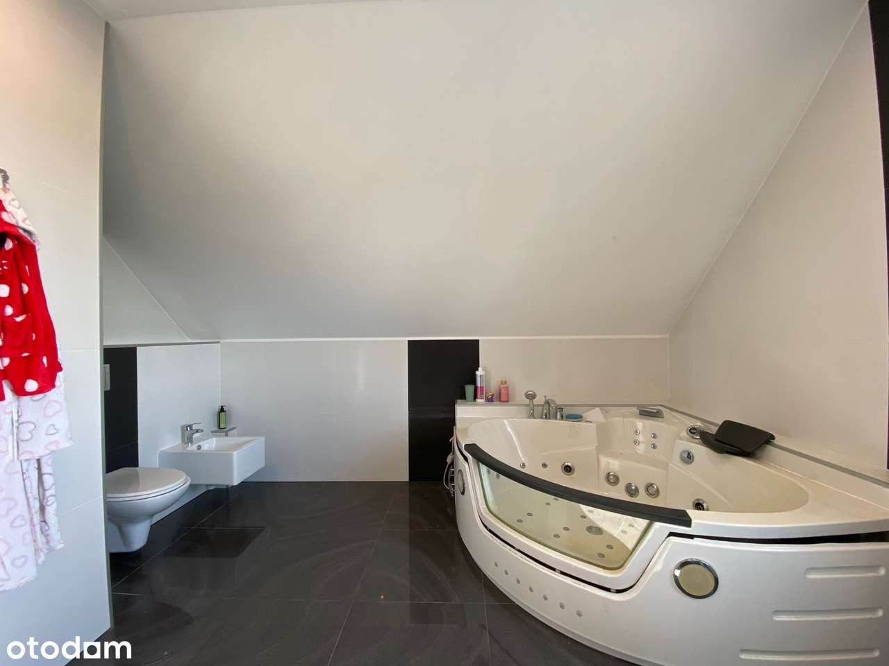 Nowoczesny dom w Kudrowicach - przestrzeń, komfort i dodatkowy garaż-10