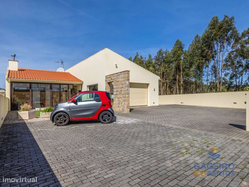 Moradia com piscina e terreno em São Martinho do Porto-6