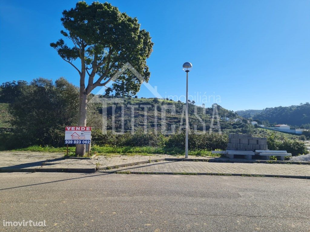 Terreno a 6 minutos da Praia de Ribeira d'Ilhas