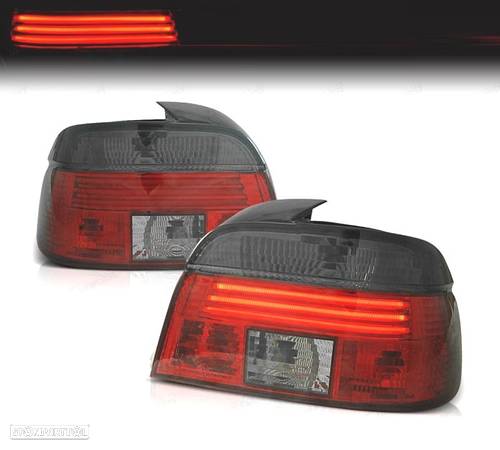 FAROLINS TRASEIROS LEDS CELIS PARA BMW E39 00-03 PISCA ESCURECIDO - 1