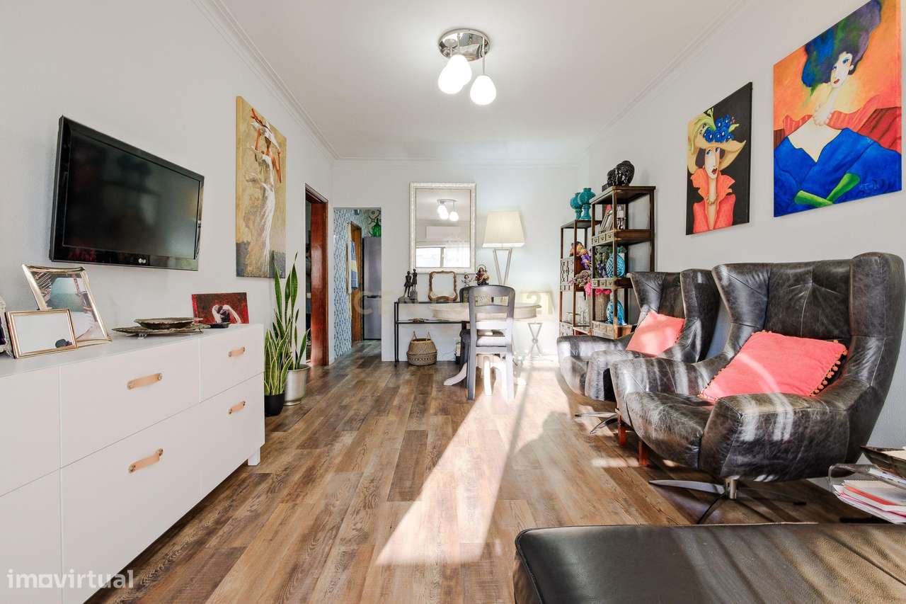 Encantador T1 na Linha de Cascais a 7 minutos a pé da praia com lugar - Grande imagem: 3/19