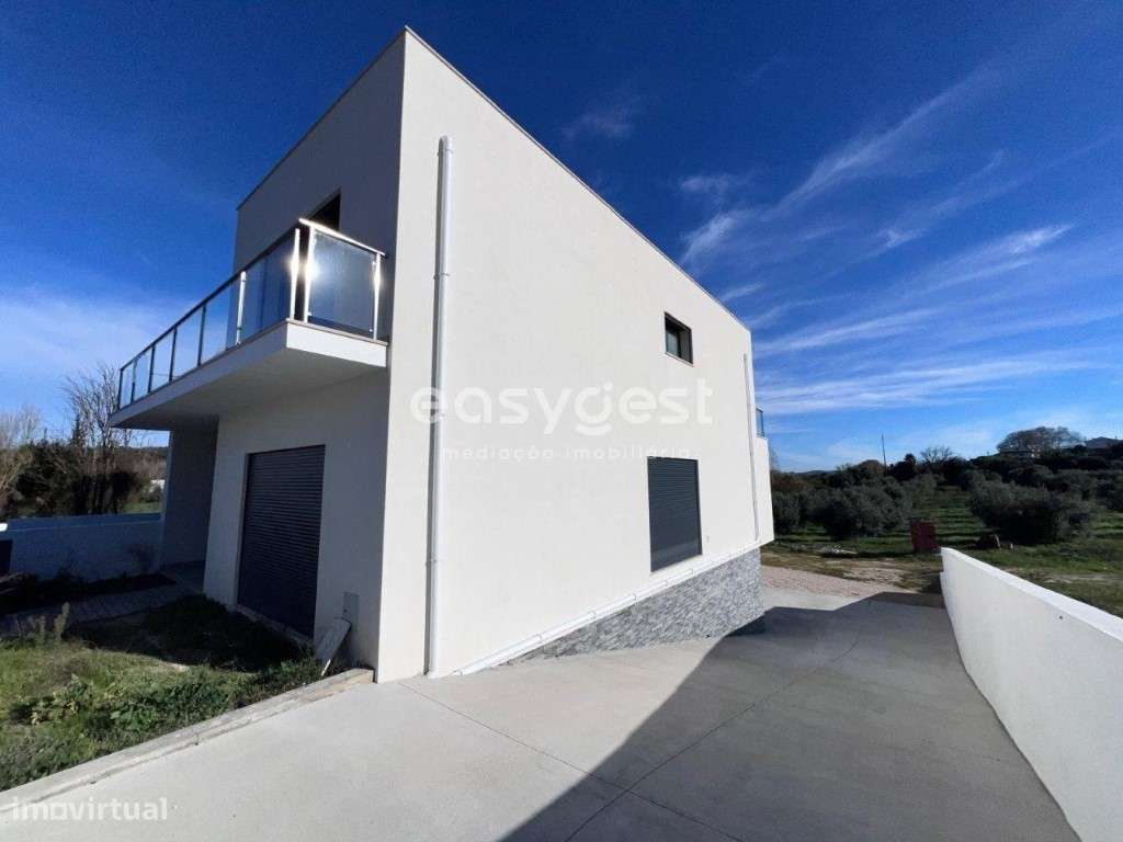 Fantástica moradia em fase de acabamentos, no centro de Ourem - Grande imagem: 5/60