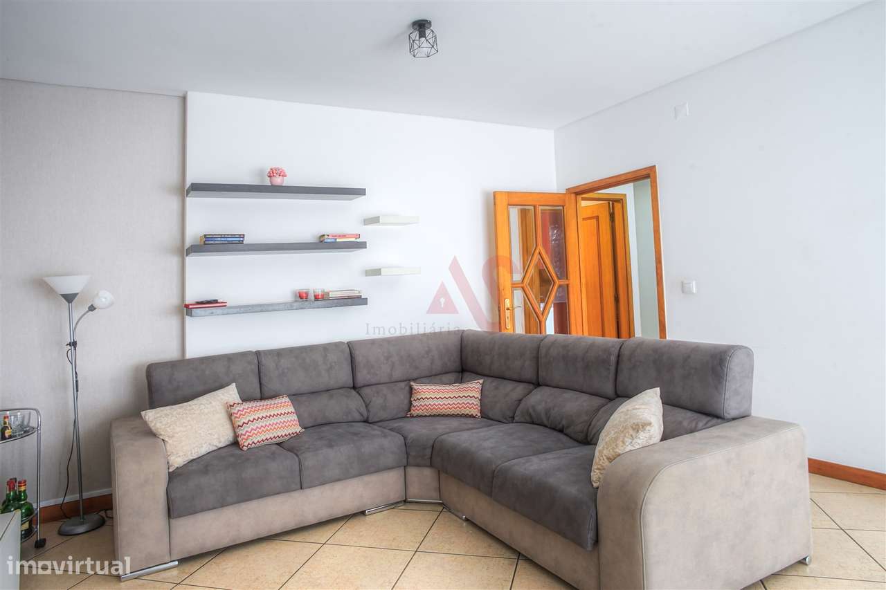 Apartamento T2 com Varanda e Garagem em Fermentões, Guimarães - Grande imagem: 5/24