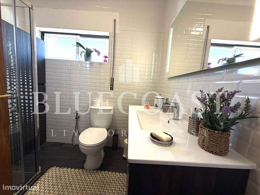 Moradia V4 com 3 Pisos - Espaço e Conforto-33