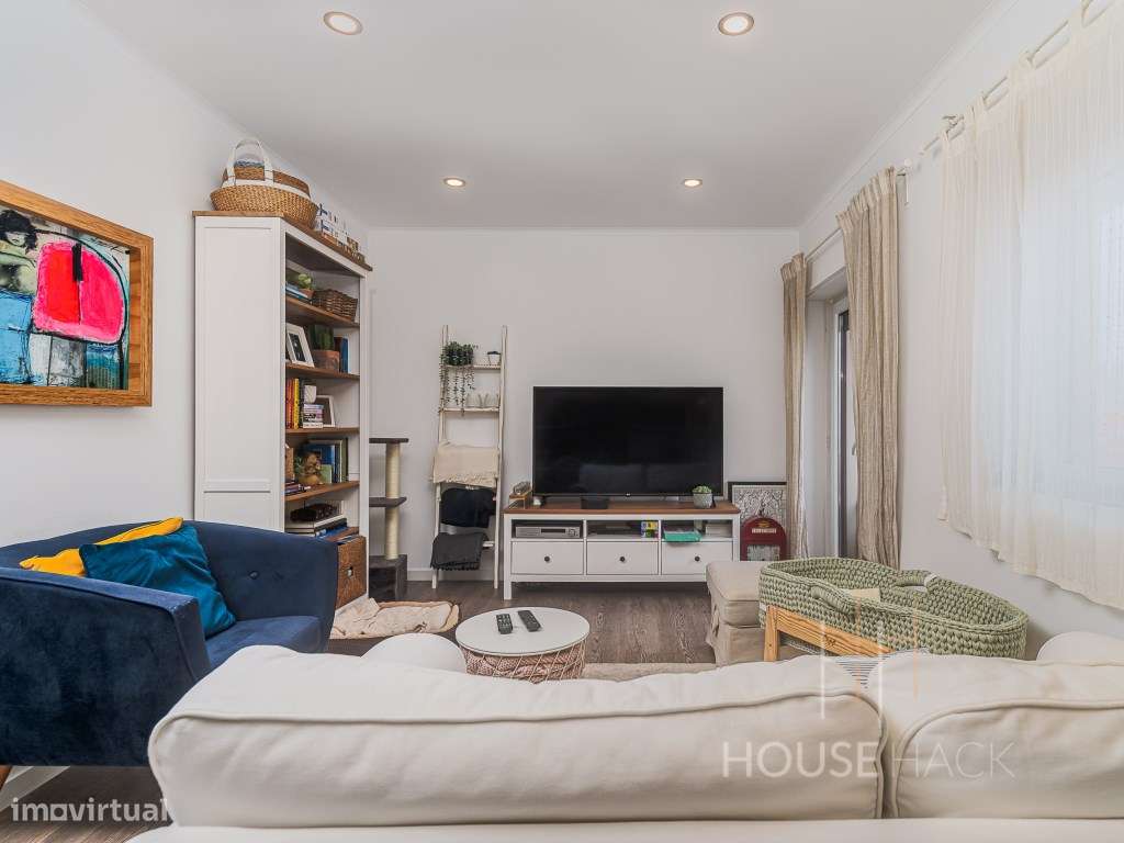 T2 Remodelado no Pragal com vista rio e duas varandas - Grande imagem: 5/28