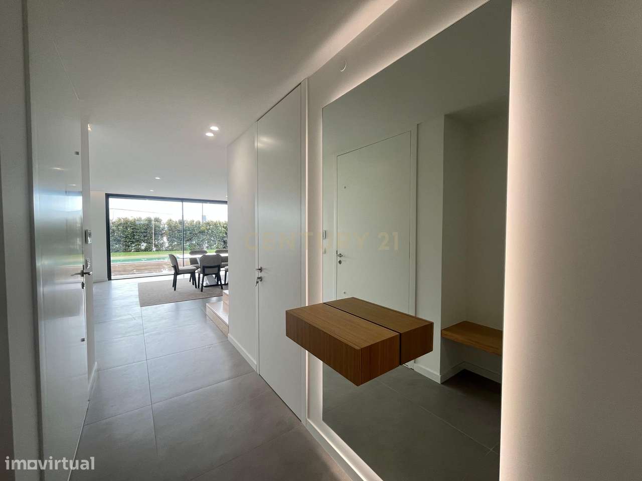 Moradia Contemporânea de Luxo em Azurara | Elegância, Privacidade e Di-56