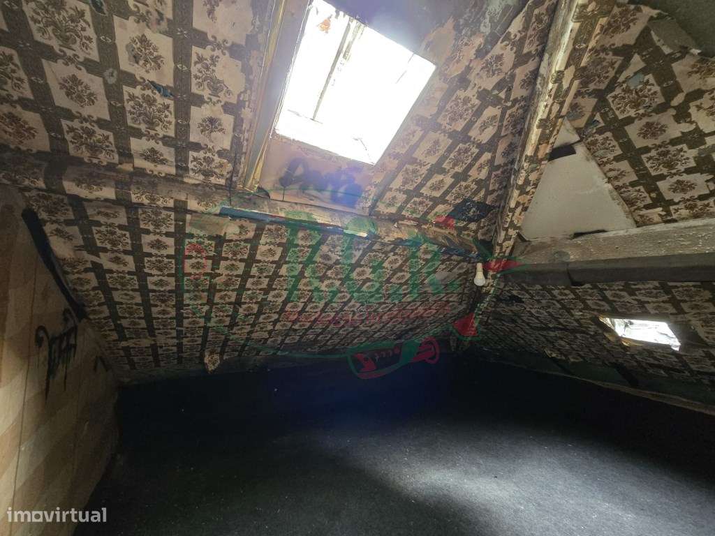 INVESTIMENTO - T5 Entrada Independente | Garagem | Peq. Quintal | C...-33