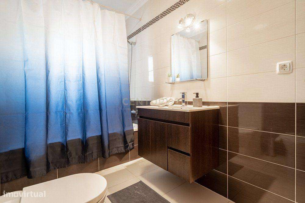 Moradia T4 na Praia da Areia Branca para Investimento ou Habitação Pró-18