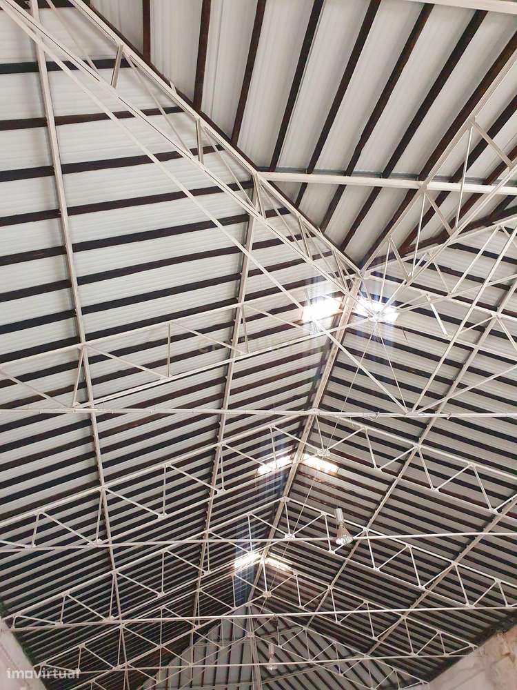 Armazéns Junto ao Aeroporto de Lisboa (Figo Maduro) - Grande imagem: 2/4