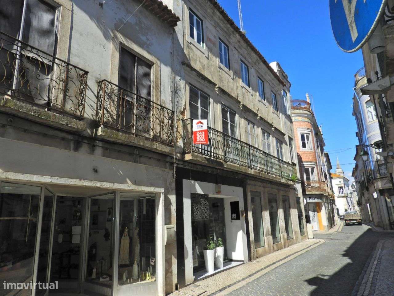 Loja de 2 pisos no Centro Histórico de SantarémLoja no Centro Históric - Grande imagem: 5/23