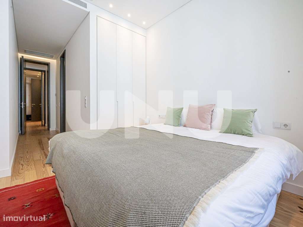 Apartamento T5 transformado em T3, remodelado, com 3 Suítes, na Rua...-15