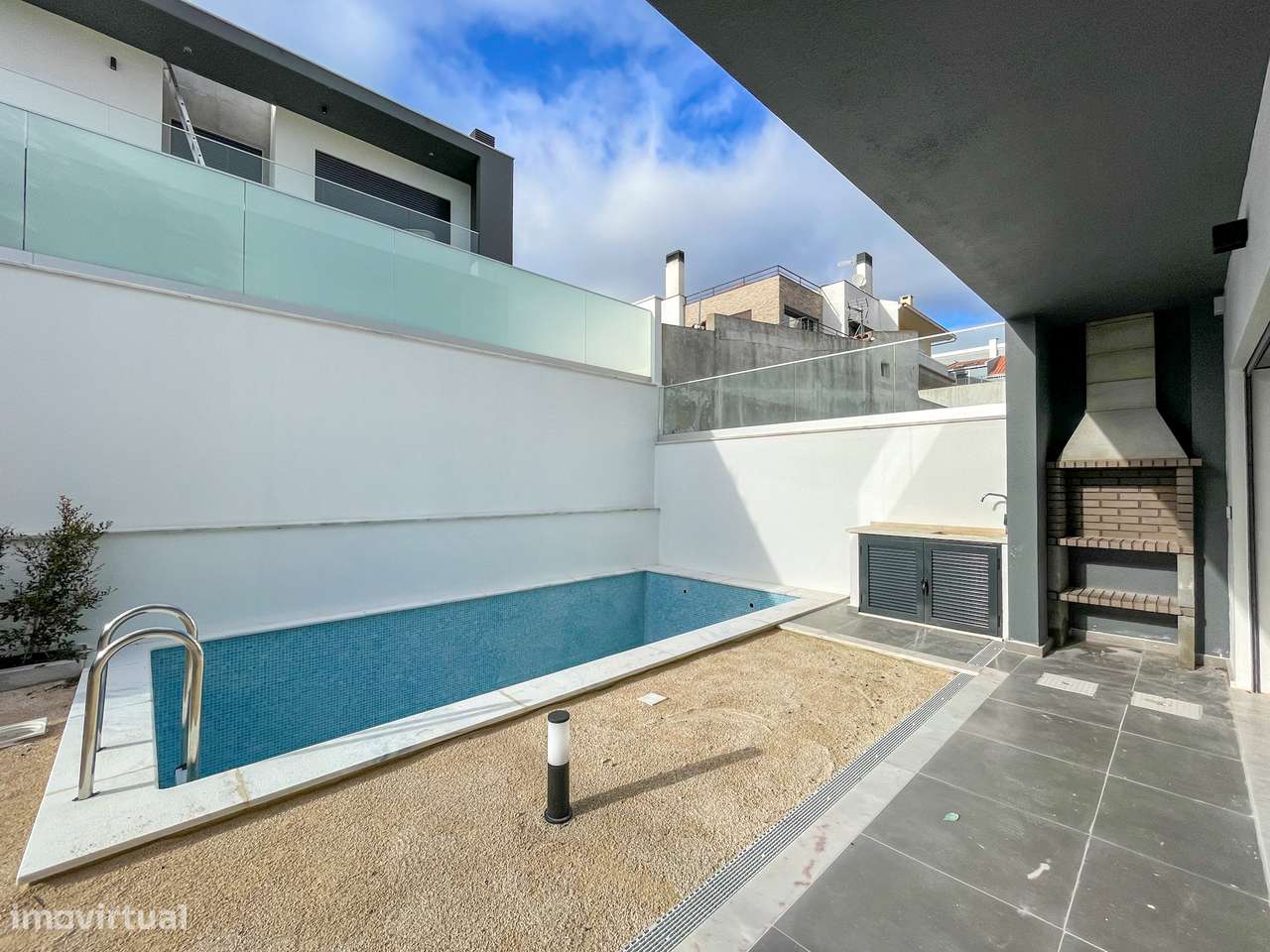 Moradia T4 com Piscina - Santa Iria de Azoia (Bairro da Salvação)-9