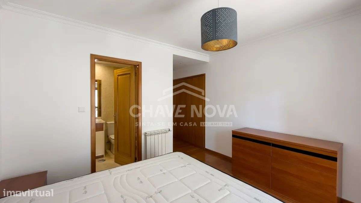 Apartamento T2 Mobilado c/ Lugar de Garagem em Oliveira do Douro-24