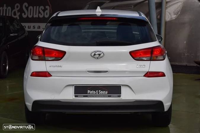 Hyundai i30 1.6 CRDi Comfort+Navi - 25