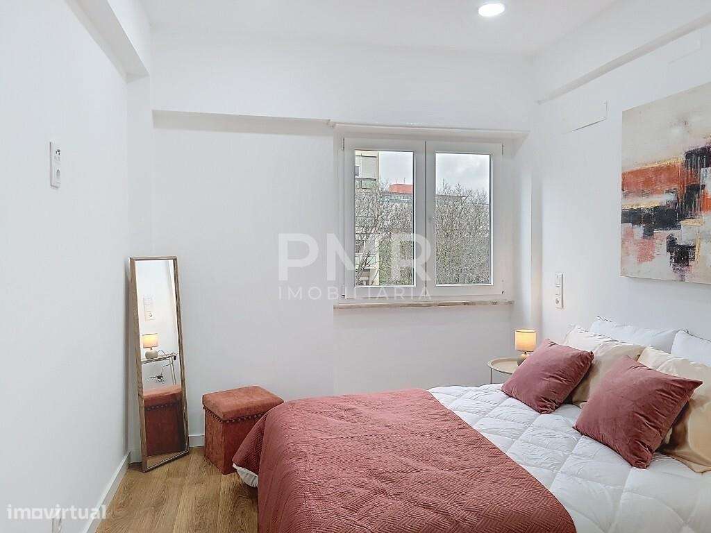 Apartamento T2 Remodelado em Benfica-5