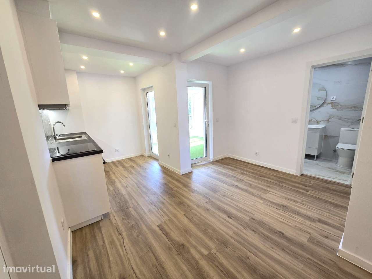 Apartamento T2 Remodelado com Varanda - Queluz-8