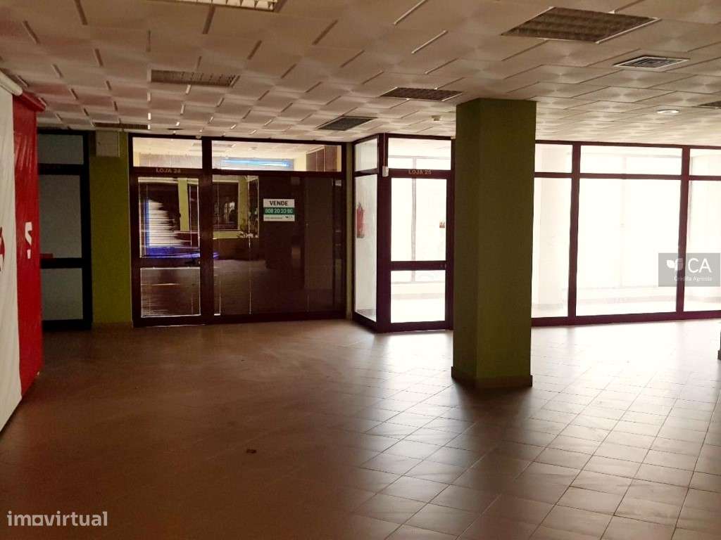 Loja para venda com 9,70m² situada em espaço comercial de Santiago ... - Grande imagem: 2/13