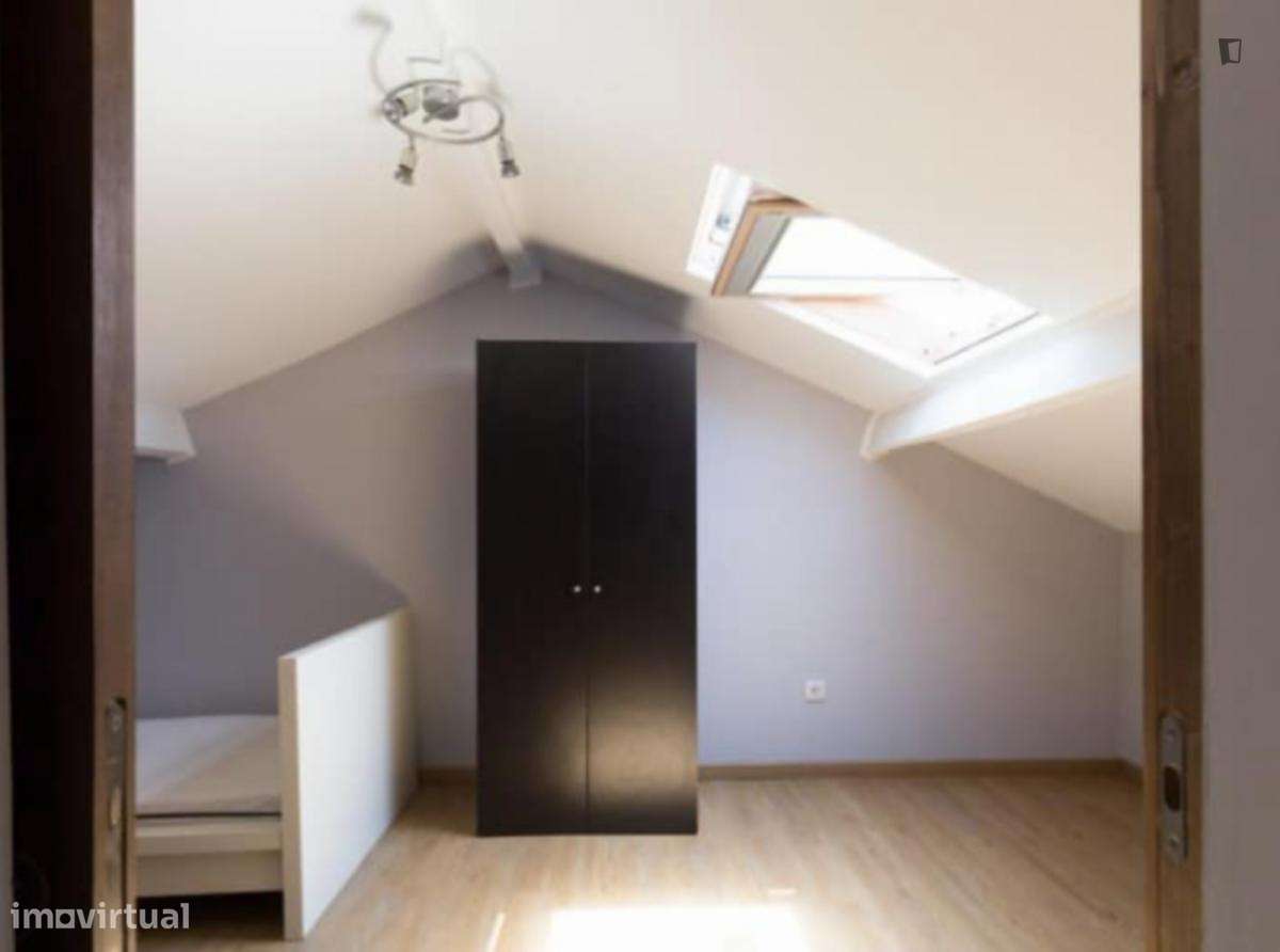 Quarto - localizado em Paranhos Porto - Grande imagem: 5/10