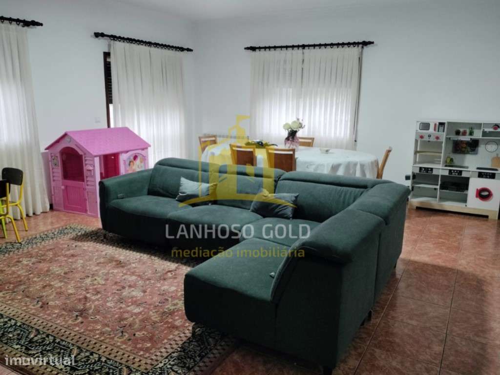 Andar - Moradia T3 com Excelente Exposição Solar na Póvoa de Lanhoso - Grande imagem: 5/18