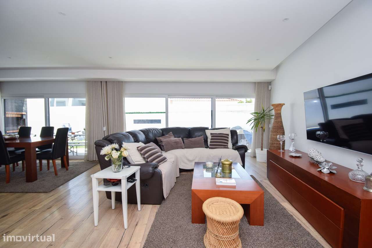 Moradia T4 com Piscina e Jardim em Alcabideche, Cascais-3