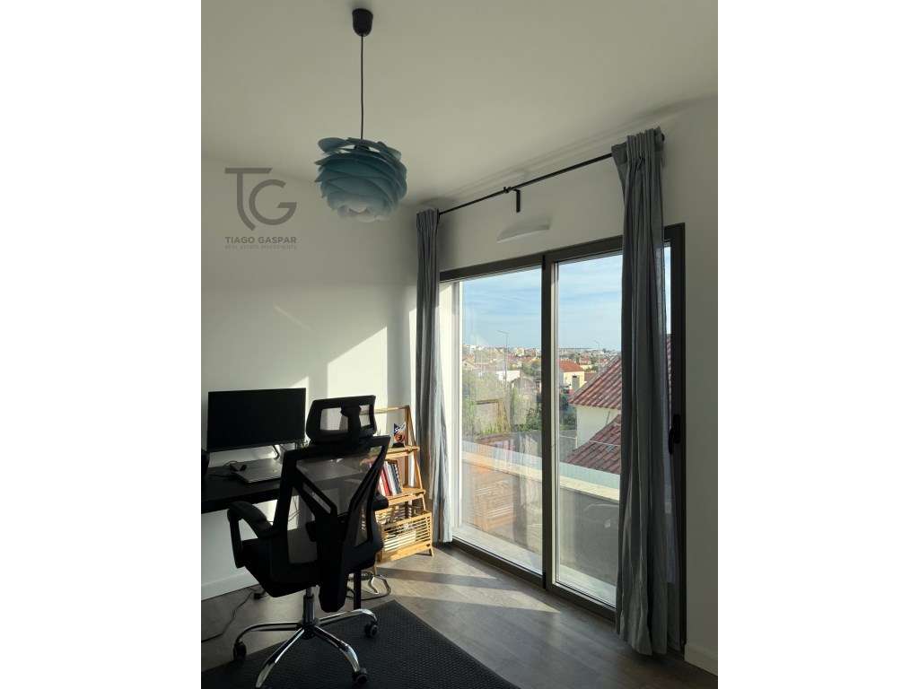 T2 com Terraço e Garagem em Ericeira-26