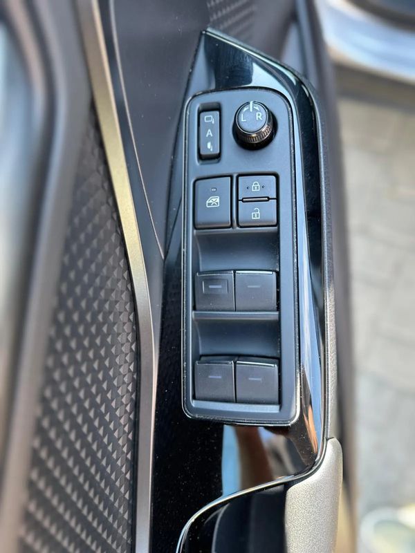 Toyota C-HR 1.8 HSD 122 CP 4x2 CVT Cult - 19