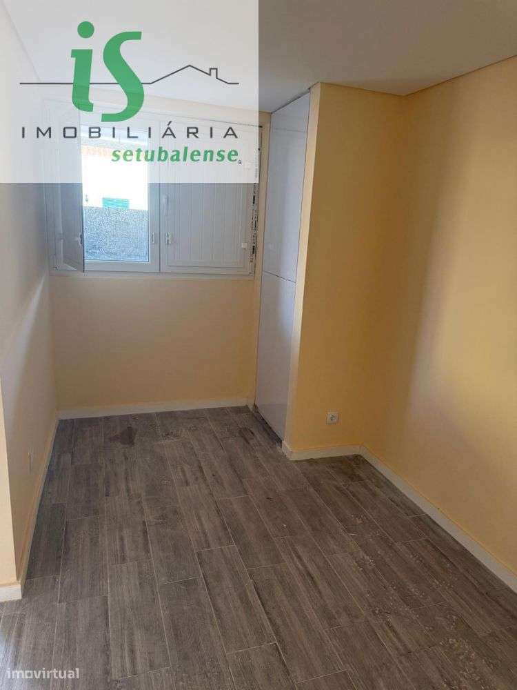 MORADIA T4 TRANSFORMADA EM T3 | TOTALMENTE REMODELADA | CASAL DE FIGUE-6