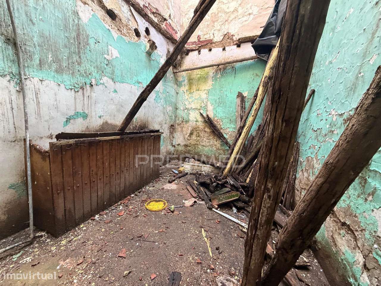 Investimento Único – Moradia T3 para Reabilitação no Centro Históri... - Grande imagem: 5/10