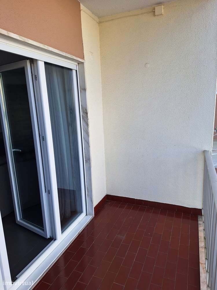 Moderno Apartamento c/ boa área , varanda e arrecadação-13