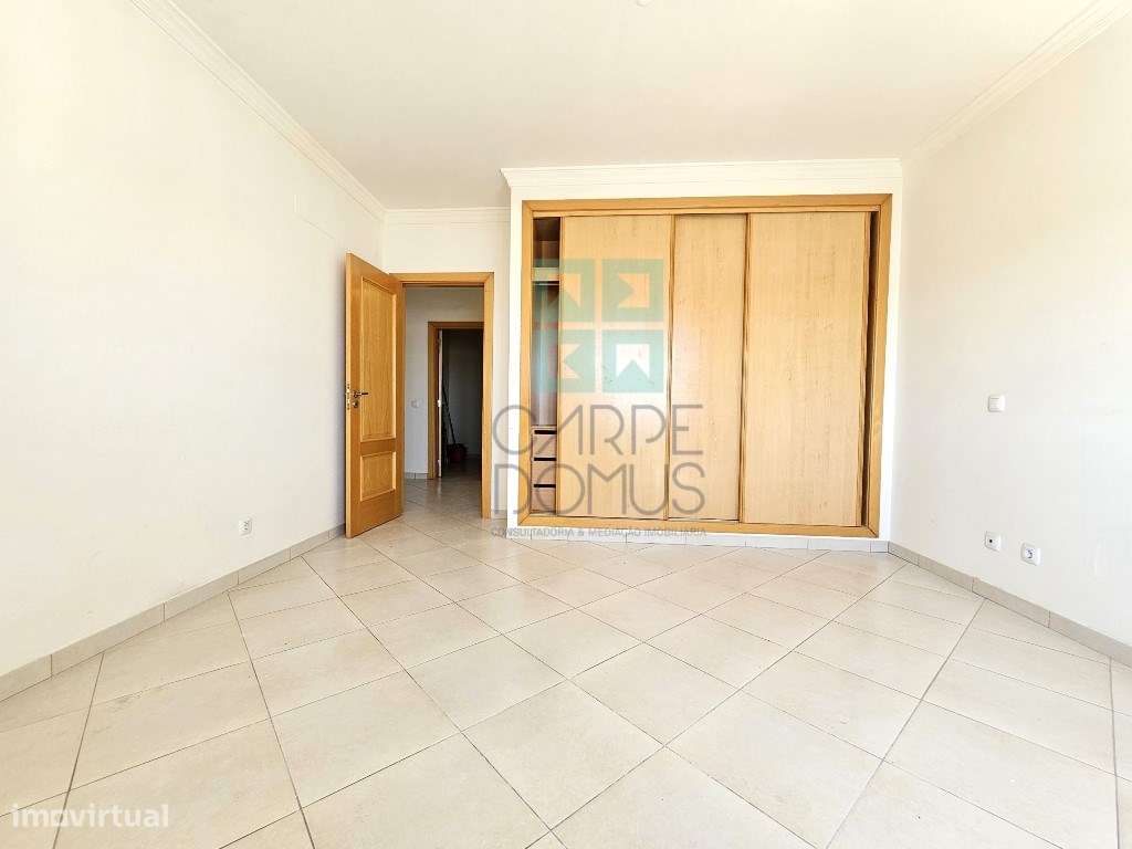 Apartamento T2 com 124,64m2, parqueamento para 2 viaturas, no centr...-13