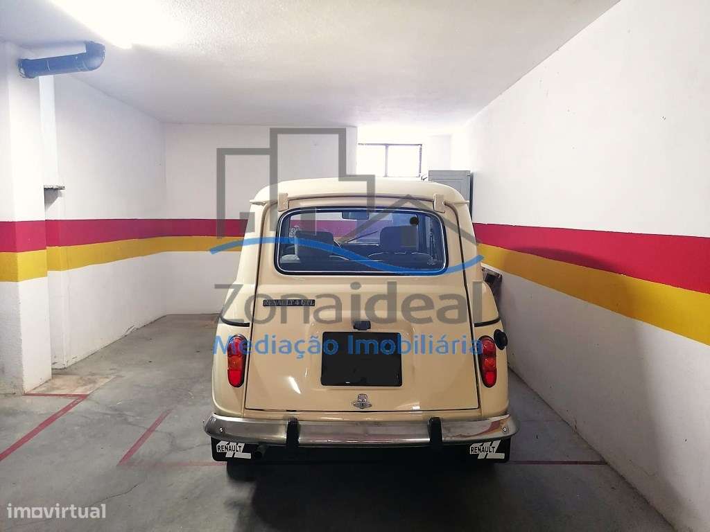 Apartamento T3 com parqueamento e arrecadação , localizado em Pared...-11
