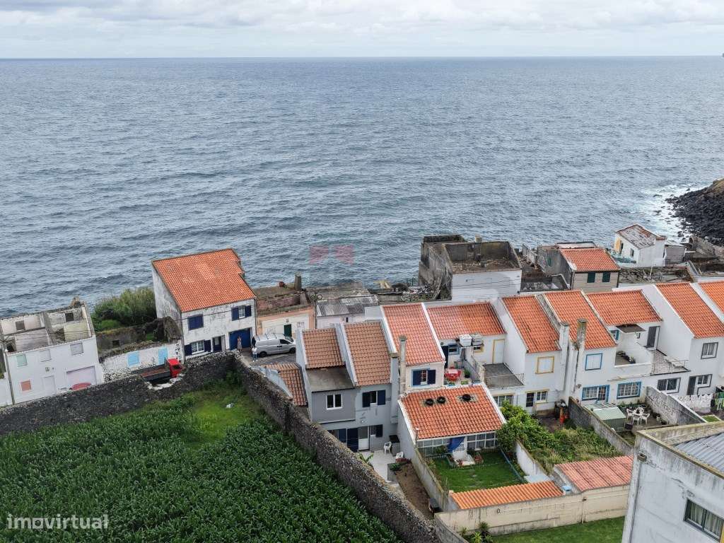 Moradia T4 com Garagem e Quintal nas Calhetas - Ribeira Grande-33