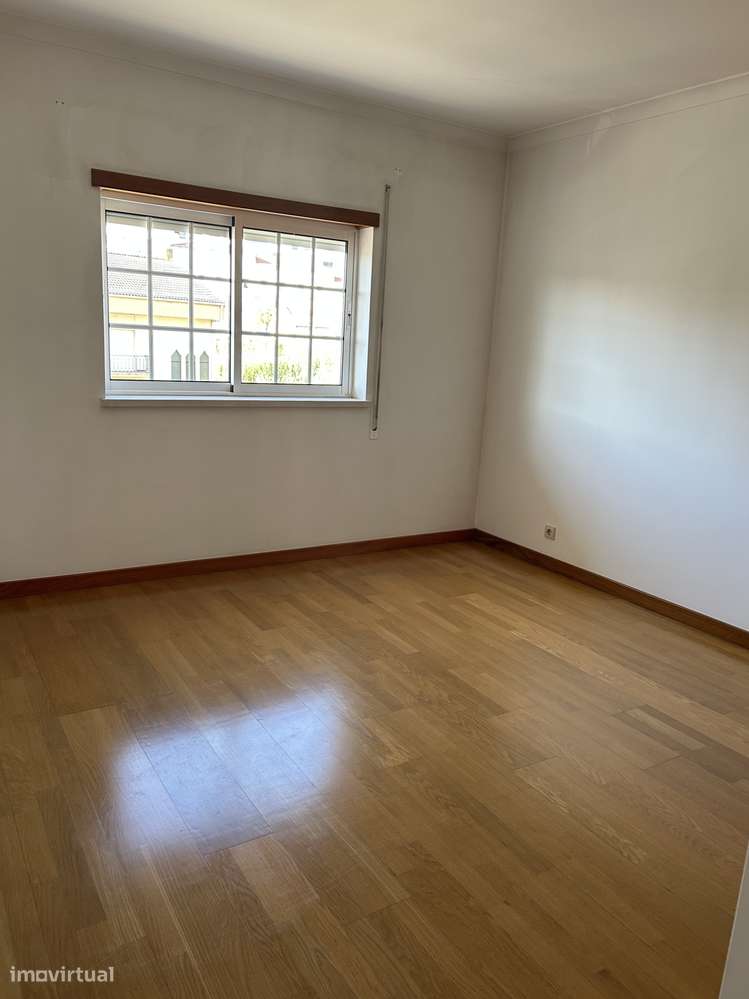 T3 Exelente c/  garagem tripla-10
